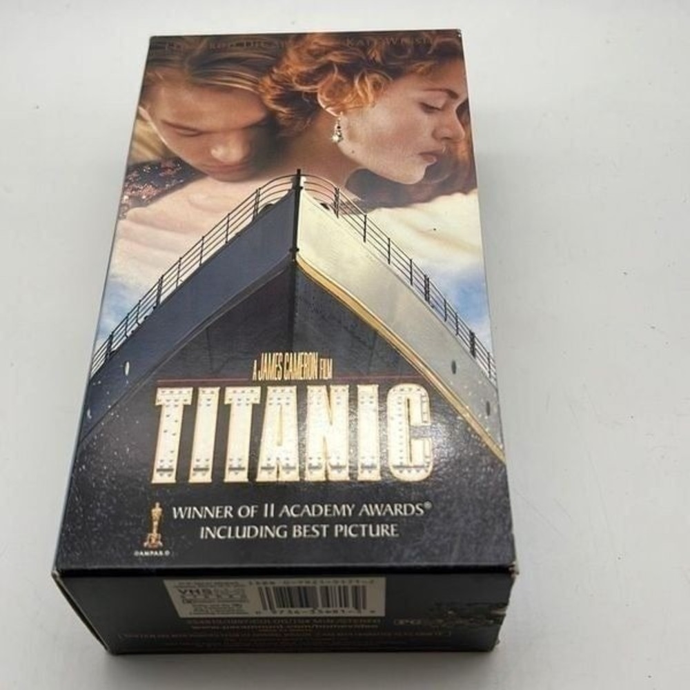 Titanic Movie Set PG 13‎ Paramount 194 Minutes 1997 Best Picture Oscar VHS